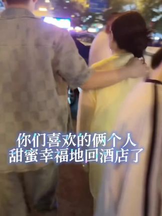#路人视角 #感动瞬间 ,大家喜欢看的画面,猜猜这俩个人是谁,#暖心正能量 !@贵阳二小姐🐮7月15.16号大舞台回归 @杰少(SOSOLEE) @二姐♥️