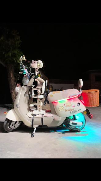 电动车座桶氛围灯安装教程来了、夜间炫酷骑行安全感满满#电动车座桶氛围灯 #氛围灯 #骑行 #电动车氛围灯 #日常vlog