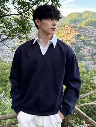 藏青色假两件条纹v领卫衣男秋季cleanfit翻:/ 领长袖t恤学院风polo衫#爱了爱了 #拍照姿势 #男友穿搭 #男生穿搭