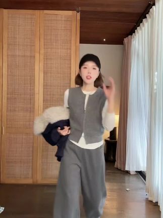 TT【叠穿马甲】羊绒羊毛经典叠穿圆领无袖拉链针织马甲#穿搭 #时尚穿搭 #气质穿搭 #穿出自己的风格 #穿出自信穿出美丽