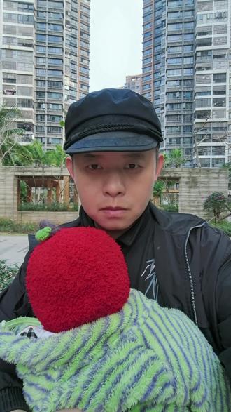 清晨遛弯日常 #新年更鲜活宝宝更适合 大家一起出来遛娃呀,十月龄宝宝的可爱清晨