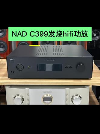英国NAD C399发烧hifi功放
成色如新,附件齐全,和新的一样。
相信熟悉NAD品牌的音响爱好者都对旗下的Master系列心热不已,作为NAD的旗舰系列,Master系列融合了NAD最先进的声学技术和扎实的配置。但是对于一些入门级用户来说,仍属于价格不菲的精品,但是如果想要低预算体验Master系列的部分功能,那么C399是一个值得考虑的选择。能够形成独特风格,甚至是记忆点的品牌并不多,NAD便是其中一个。NAD对功放的研发历史由来已久,也推出过众多经典产品,例如传奇的NAD 3020。此后的时间,NAD的产品不断换新换代,产品品类也涉及到家庭影院、CD机、黑胶唱机等等。负载8欧姆每声道功率输出轻松达到180W,面对大型落地箱也丝毫不怵。nCore模块的优点在于拥有备宽广的频宽、平坦的频率响应,传输稳定的同时,谐波和互模失真极低。 功能齐全,接口丰富C399不止只有放大电路有Master系列的影子,在解码部分,C399使用与M33同规格的ESS Sabre ES9028 DAC芯片,支持32bit/384kHz音频规格。在C399身上还配备了一对PRE OUT前级输出接口,支持无损32bit/384kHz解码,也就是说,你完全可以把C399当成一台DAC解码器使用。 在其他接口方面,C399同样展现出它的全面性。C399配备了两个光纤和两个同轴数字输入,两对RCA接口模拟输入,包括一个MM型唱头放大器,并且配有RIAA均衡功能。前面板留有一个低输出阻抗和高输出电压的耳机放大器,对耳机玩家友好。值得一提的是,C399还提供了一个HDMI eARC输入接口,可以实现音频回传。C399不论是bi-wire还是bi-amp都能实现,并且增加了两个超低音输出,玩家可组成2.1或2.2系统。在应对定制安装领域,C399配备了RS232、12V触发接口、IR红外线等联动端口、可接入Control4、Lutorn、KNX等智能控制系统。
基础技术参数
连续输出功率(立体声):> 180 W
总谐波失真:95dB
阻尼因子:>150 (ref. 8 Ω, 20Hz and 6.5kHtz)
频率响应:20Hz-20kHz
待机功率:<0.5W
数