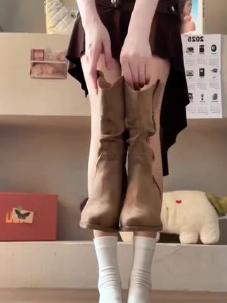 露思同款的粗跟中筒褶皱堆堆靴~增高9cm 让你的身材比例看起来更加完美#哎呦喂你鞋真好看 #靴子 #堆堆靴 #显高显瘦显腿长 #好穿不累脚