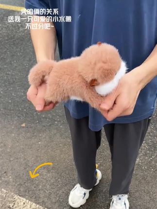 水獭啪啪圈熊猫毛绒公仔卡皮巴拉啪啪圈手环玩偶情侣礼物#毛绒玩具 #萌宠出道计划 #它真的好像个小宝宝 #毛茸茸 #谁能拒绝呆萌的玩偶