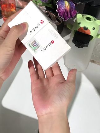 姐妹们要的霜来了 换季皮肤干巴,用完水乳记得要用霜锁水哦,仁和家的面霜质地奶滑滋润不油腻,保湿锁水杠杠的#面霜 #滋润 #补水 #护肤