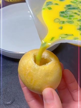 没想到用油面筋灌蛋这么好吃,汤汁浓郁,一口咬下去还好爆汁真的回味无穷!#油面筋灌蛋 #油面筋#我的厨房日记 #家常菜