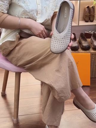 2025新款中老年软底软#妈妈鞋 #透气舒适 #软底软面穿上超舒服 #休闲鞋 面妈妈鞋夏季透气防滑镂空洞洞鞋#中老年凉鞋