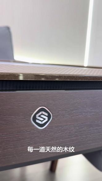 它是一台麻将机、让日常的博弈或品玩,都染上一层值得回味的高级质感。