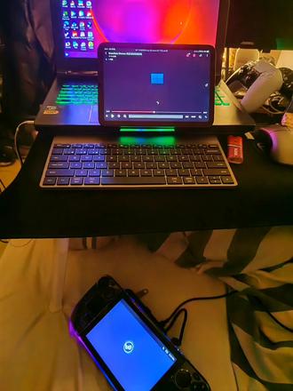 总共历经十六七个小时左右终于研究通了在#SteamDeck 上利用1T单固态硬盘做成SteamOS以及Windows10双系统,网络统称#单固态双系统 真的是很难,中间还遇到太多难以解决的问题,在stemos系统基础上加装Win10后原steamos系统的#引导 丢失无法找见可以进入steamos系统的启动项了,以为是装坏了,就那么来回瞎装好几次双系统。后来才知道只是丢了引导项,安装都没问题,包括其中的利用“Ventoy”软件进行单盘分区安装等都正确,引导丢失问题最后利用win下的“PE分区工具”进行了修补就可解决了系统启动项丢失问题... 没把我累死👻 总算大功告成,也不枉折腾这么久这么晚的 哈哈哈😃