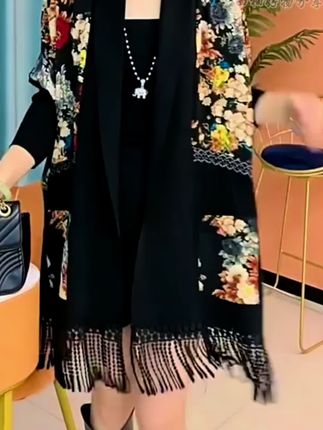 #流苏斗篷披肩#谁穿谁好看 #穿搭女装 #时尚气质穿搭 #春秋穿搭