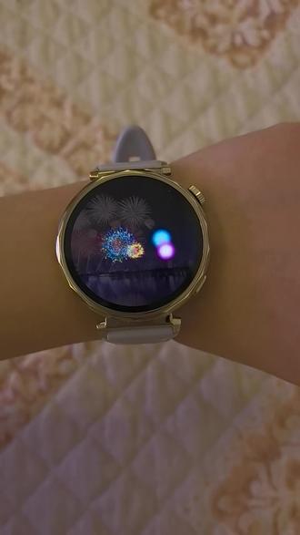 情绪价值拉满 还得华为手表
今年看不见烟花🎆 那就在华为手表上看吧#
#华为手表#放烟花