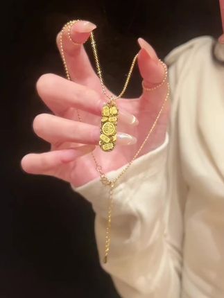 感觉怪怪的🫣真是怪好看的‼️福牌项链来咯 #平价饰品分享#吊坠#项链#配饰