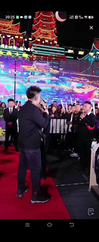 周宇要跟木森比赛,木森的票数直接碾压周宇,这开场整得挺有意思