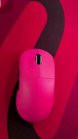 GPW G5电竞游戏鼠标无线三模轻量化PAW3311电脑狗屁王四代gpw4
G3亮点:
中大手*三模*轻量化*游戏鼠标
秒换备用电池,续航无忧(备用电池需另买
原相PAW3311芯片
三模连接(2.4G接收器无线+USB有线+BT蓝牙)
适合中大手,尺寸:125*63.5*39.3mm
重量:约55g;线1.6米
方案:匠盟方案52850pro+;最大加速度50G,追踪速度650ips
微动:环诺 白透白点 约8000万次
编码器:TTC银轮
回报率:有线USB、2.4G:1000Hz;BT蓝牙:125Hz,回报率不可调
电池:300毫安,续航40小时左右
六档DPI键:400/800/1600/2400/3200/6400DPI可调节,每次步进最多50DPI