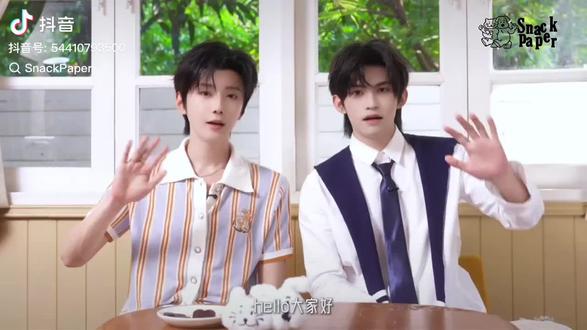 云旗说点一份巧克力的时候为什么笑了dddd,两人有说悄悄话应该是什么呢???