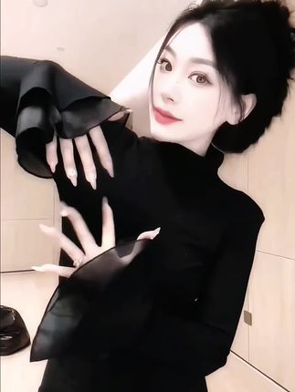 #打底衫 #喇叭袖上衣 #早秋穿搭 #修身显瘦 #早秋贵气感穿搭