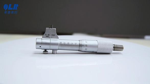 青量集团 内测千分尺的使用及读数 #青量集团 #千分尺的使用方法 #量具