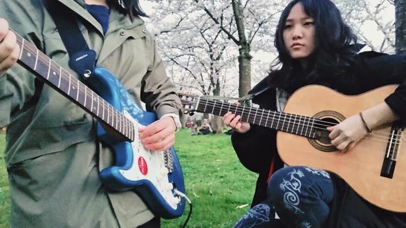 樱花树下音乐时刻、春天果然不是读书天~
#吉他 #春天不是读书天 #春天 #樱花 #即兴