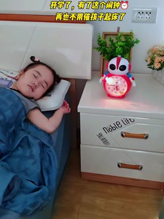 开学了! 孩子起床难?孩子总睡懒觉?试试是这款可爱的动漫#奥特曼闹钟 再也不用妈妈催着起床了。奥特曼的造型,孩子们都好喜欢#培养孩子好习惯 #时间管理#智能语音闹钟 #学生党必备