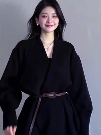 #早秋冷冽又随性的气质穿搭