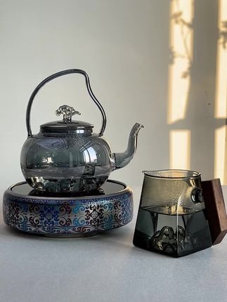 茶器丨器物之美,终归于心 只需轻轻一按,茶香自然来。不挑壶设计,适合各种茶具,让你的茶席更加个性化。黑晶玻璃面板,耐高温,受热均匀,让你的茶水更加美味。 #好物推荐🔥 #好物分享 #茶生活 #煮茶器 #电陶炉煮茶