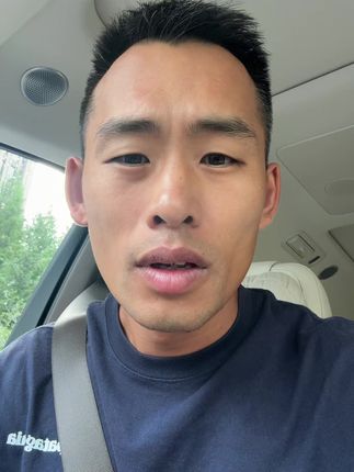 校园速降赛是真的牛。 小的时候我玩将运动总是被人否定, 我们只是知道自己喜欢做什么。长大了发现拥有自己喜欢做的事是一件特别幸福的事情。#知识分享 #独立思考