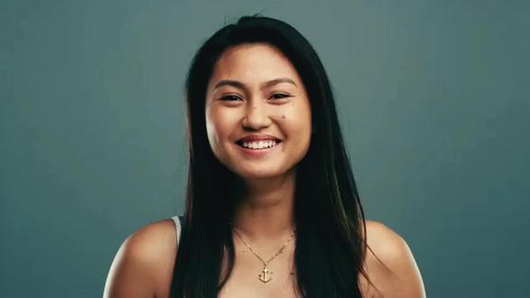 人生五个阶段:狂,默,简,藏,真
一、狂是因为没见过世面,
不知天高地厚;
二、默是因为被社会毒打,
自知几斤几两;
三、简是因为见过大世面,
内心足够丰盈;
四、藏是因为已自立成王,
无须木秀于林;
五、真是因为悟透了人性,
率真坦诚相见;
智者高手就是至真至纯,至善至狠。
#哲学 #名言 #人性