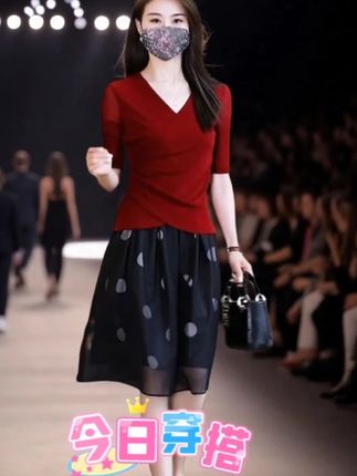 新款V领中袖T恤时尚潮流穿搭,#自己的原创作品 #时髦穿搭 #优雅气质 #时尚搭配