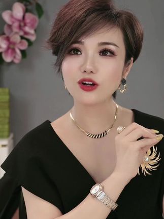 #上热门 铜合金合成锆石耳饰 2025欧美轻奢新款复古高级感金色耳环女耳圈#热门 #热门音乐🔥 #热门短剧推荐