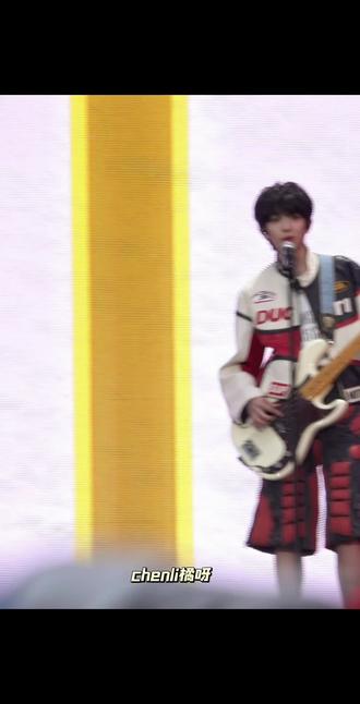 #陈浚铭 这是谁家的贝斯铭呀🧐#tf家族新年音乐会#适合不适合