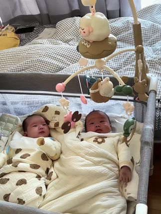 #我要上热门 月子里给宝宝的买的第一个早教玩具床头音乐摇铃,能安抚宝宝情绪哄睡锻炼追视追听能力,音质清晰色彩鲜艳自带音乐灯光儿歌故事百科宝宝很喜欢!!#宝妈带娃解放双手 #母婴好物 #床头音乐摇铃 #哄娃神器