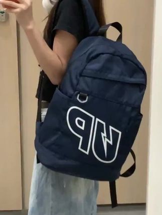 介才素我要找的夏日海军蓝🧊大容量双肩包🎒 谁懂❓海军蓝🧊双肩包也太好看了叭 清清爽爽的蓝色 而且它的容量也蛮大的,我的东西都装得下 我平时出门或者短途旅行带着它还蛮方便哒 #TURNUP #双肩包 #ootd穿搭 #up书包 #美包分享