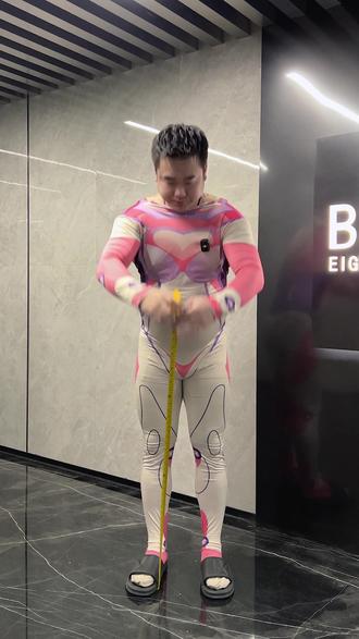 胖子一穿就变渣的禁欲系卫衣套装,去坐飞机这样穿,空姐倒贴都要嫁给你#显瘦穿搭 #潮男必备 #开春穿搭 @抖音小助手