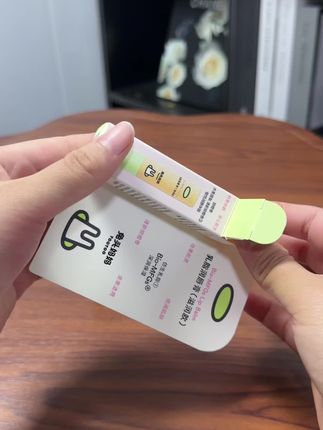 #兔头妈妈儿童润唇膏 是真有点东西,添加了仿生乳汁和五重植萃果油,这个秋冬的润唇膏选它没有错啦!#宝宝润唇膏#儿童润唇膏