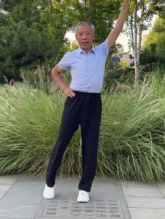 #兄弟姐妹上午好,上次拍这个视频没控制好自己的情绪,今天我重新拍了一次,愿给你们带来开心快乐#