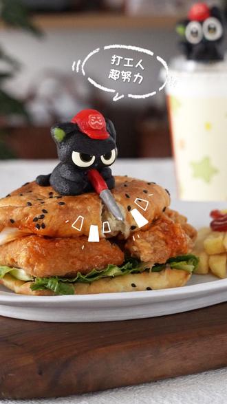 双厨狂喜❗️塔斯汀罗小黑联名汉堡套餐 #汉堡控🍔 #塔斯汀 #罗小黑 #小黑