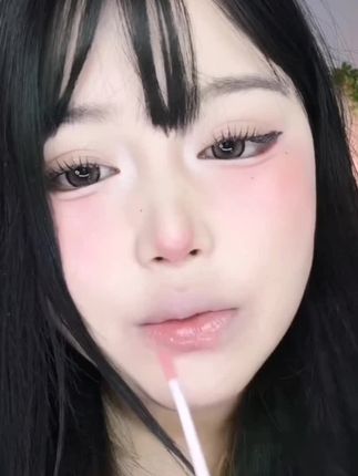 #稚优泉 #护唇蜜 #镜面唇釉 水光唇彩唇油滋润不易显官方正品yhb欧若风穿搭