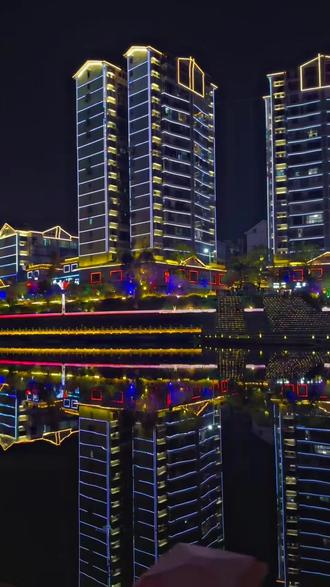 今天又对谁摇尾巴了 我的小狗….