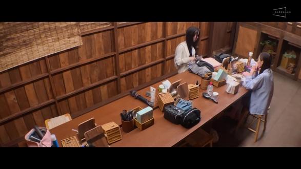 万人迷or顾人怨?单身即地狱第五季两大女神解析! 超热门恋综回归!第五季两大女神解析!
谁是万人迷,谁是顾人怨?
崔美娜秀vs.金高恩!为什麽一个受欢迎一个被讨厌?新影片一次告诉你!
这齣恋爱实境秀之所以可以连做五季还这麽受到瞩目,不仅因为有满满的青春肉体与酒池肉林;还有主持人的犀利注解,每一季的精心选角更是充满心机:不管是充满反差的参赛者背景,或是搅乱一池春水的‘海王海后’的表现,都让观众像是在看一部素人脱稿演出的精彩好戏一样!
对于熟悉《单身即地狱》的观众来说,虽然知道每一季都会有最受异性欢迎的万人迷,但这次很特别的是,居然出现了万人迷急转直下变成讨厌鬼;还有一开始印象不怎样,后来却越看越讨喜的参赛者。所以接下来,我们会来解析这次扛起收视率的两大亮点:崔美娜秀与金高恩喔!