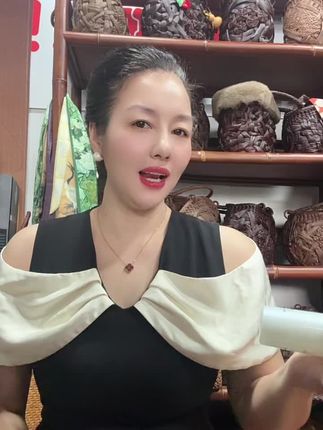 你所坚持的 总有一天会反过来拥抱你 当你感觉很累时 你要相信 你的坚持 会美美的绽放在你的脸上