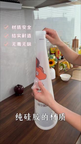 居家做面食必备硅胶垫,贴合桌面不易移位,清洗打理简单收纳也不占地。#厨房好物推荐 #硅胶揉面垫 #做面食神器