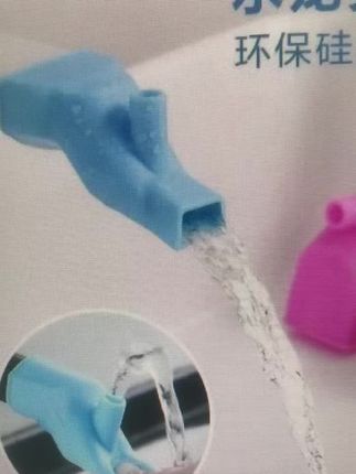 安装上这个硅胶水龙头延长嘴,水流平缓了,洗刷很方便~#水龙头防溅#神器#好物