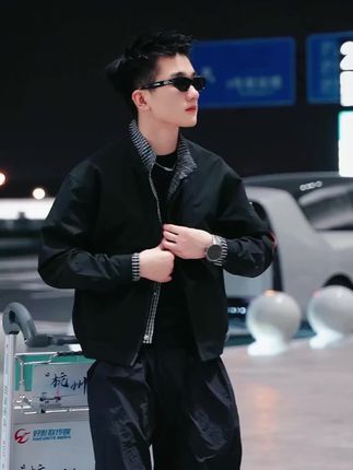 #修身夹克 高级感男士撞色外套男装上衣2025春秋季新款潮牌短款夹克修身褂子#夹克外套 #短款夹克 #新款夹克 #男士夹克
