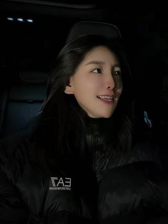 当失望攒够了温度,再深的爱也会学会止步。他依然将你放在心底最重的位置,只是不再让期待,惊醒那份假装熟睡的在意。疼到极致,紧握的手也会选择松开。#男女情感 #情感共鸣 #生活感悟 #人生感悟 #男人