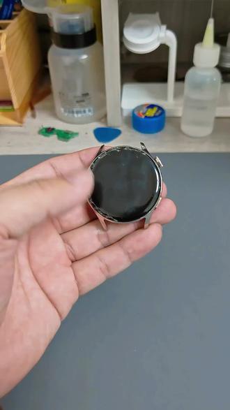华为GT3手表,屏幕摔碎了 这种情况不用着急换屏幕总成,触摸和显示正常的话可以单独更换外屏哦。#华为gt3手表换屏 #华为gt3手表换外屏 #华为gt3手表维修 #绥中县华为手表维修 #绥中县手机维修