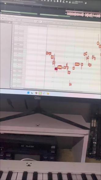 #音乐制作 #调音师 #南充坤哥 #弹谷汁 当我打开胡萝卜🥕那一刻我就知道今晚是个不眠夜。