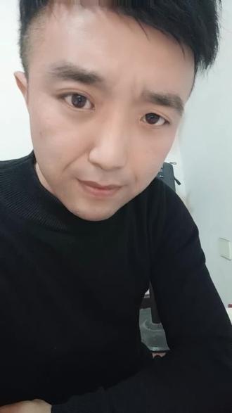 面瘫后遗症,大小眼,大小脸紧绷感的朋友可以尝试艾灸和热敷,需要长期坚持。愿面瘫,面瘫后遗症的朋友早日康复,我们共同努力,加油!