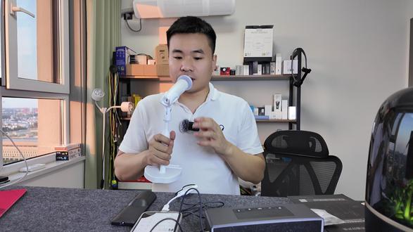就是这个自带声卡麦克风,谁用它唱歌都好听! 纯麦K歌蓝牙手机直播麦克风自带声卡降噪唱歌全民K歌话筒录歌无线#直播麦克风 #声卡 #纯麦ktv