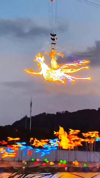 运城人快冲!千灯会新春预售票才19.9💰 错过直接哭晕!池神庙千灯点亮,一票畅玩8大项目:凤凰于飞威亚、天女散花高空秀、孔明灯祈福超浪漫,还有敦煌飞天、火舞秀、万岁山同款NPC银票互动,最后篝火晚会嗨到爆!不用预约,随买随用,随时退、过期自动退,囤10张都不亏!春节遛娃、约会、全家打卡全适配,运城年味全在这了~左下角定位直接抢,手慢无!
#运城千灯会 #运城新春打卡 #19.9玩转灯会 #池神庙灯会