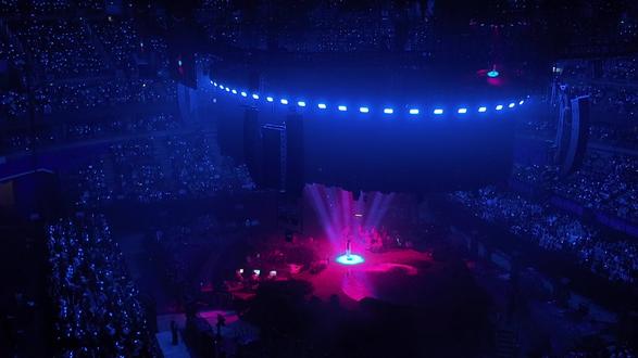 4.12 大合唱单依纯爱爱爱 《另一种答案》
我穿过汹涌的人海
我穿过云层里的山脉
只要你回头 我就一直在🥚
#单依纯 #单依纯演唱会 #另一种答案 #神级现场 #演唱会